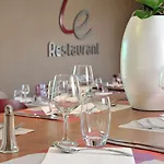 钟楼圣昆廷酒店 酒店