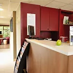 钟楼圣昆廷酒店 酒店 3*