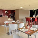 钟楼圣昆廷酒店 3*