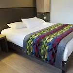 钟楼圣昆廷酒店 酒店 3*