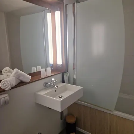 Campanile Quentin 3*