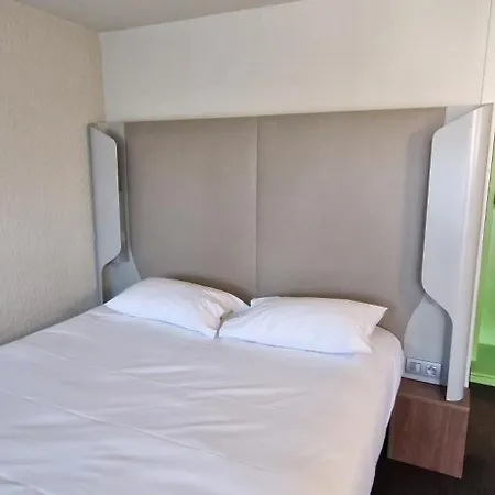 Campanile Quentin 호텔 3*