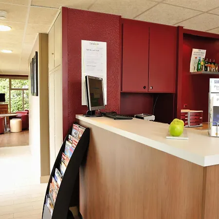 Campanile Quentin فندق 3*