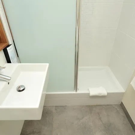 فندق Campanile Quentin سانت كونتان