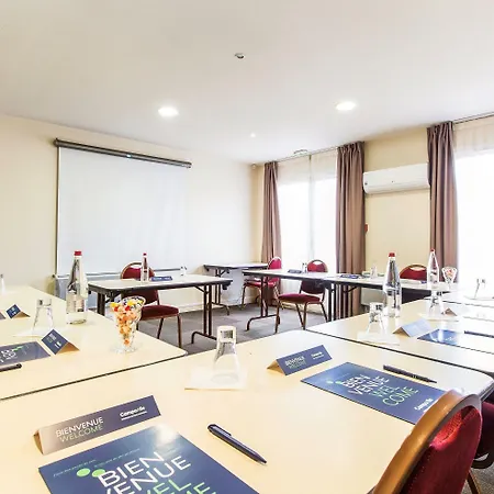 Campanile Quentin فندق 3*