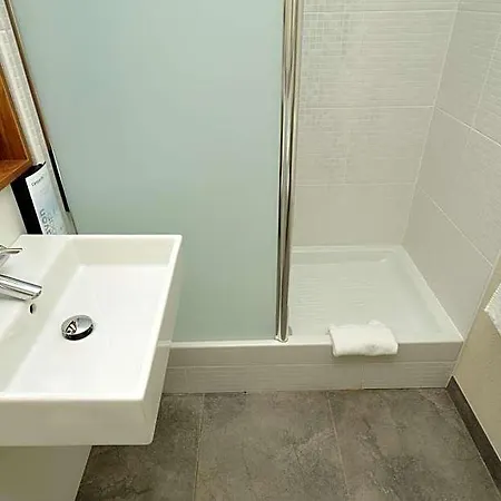 Campanile Quentin Hotel 3*