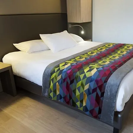 Campanile Quentin فندق 3*