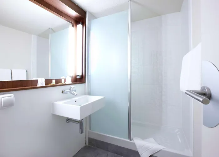 Campanile Quentin Hotel 3*